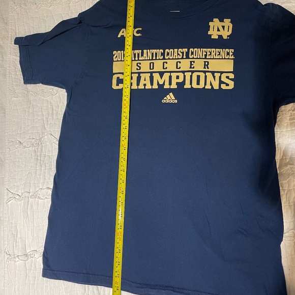 ADIDAS The Go-To Tee NOTRE DAME Soccer ACC Champions Navy Blue Gold Cotton LARGE - Picture 5 of 6